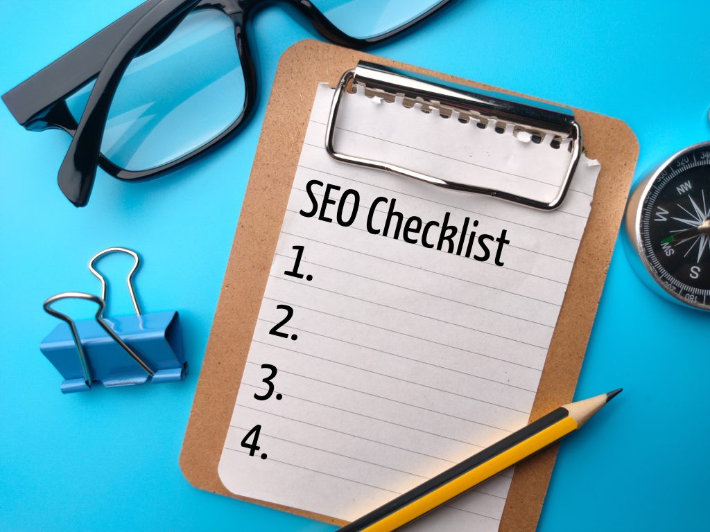 SEO checklist written on a desk with stationery