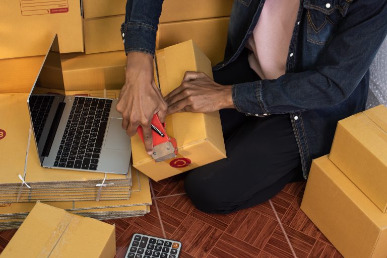 Preparing parcels for an ecommerce dropshipping order